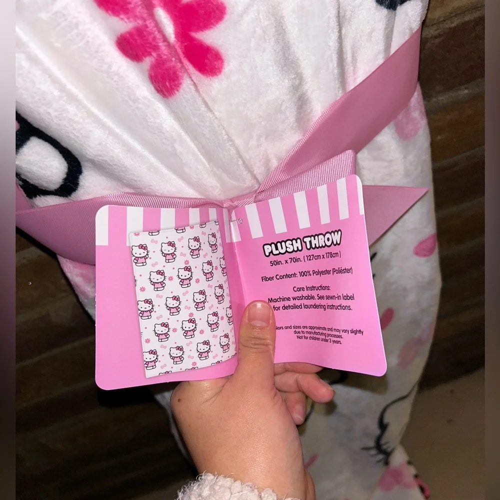 Hello kitty daisy plush throw - Picture 2 of 2